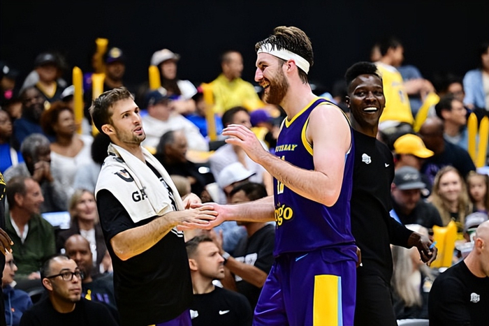 开云在线登录 -包含洛杉矶湖人迎NBA季后赛关键赛，今晚队长鼓劲，赛场秩序良好，医务组通报恢复的词条